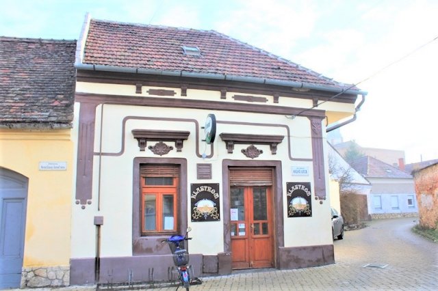 Eladó családi ház, Pápán, Kígyó utcában 29 M Ft, 2 szobás