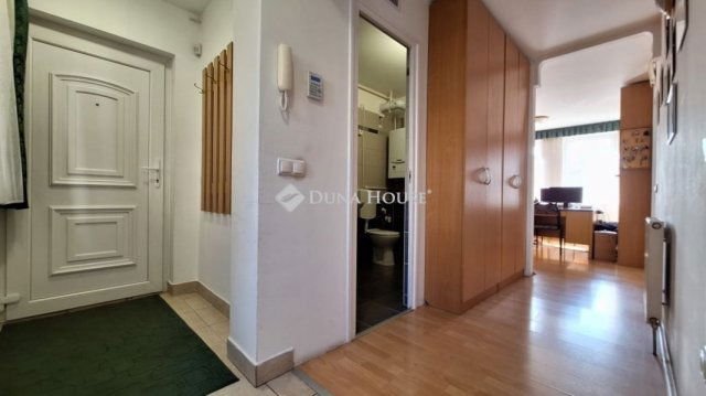 Eladó téglalakás, Egerben 94 M Ft, 4 szobás