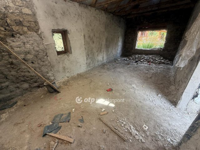 Eladó családi ház, Törtelen 4.5 M Ft, 1 szobás