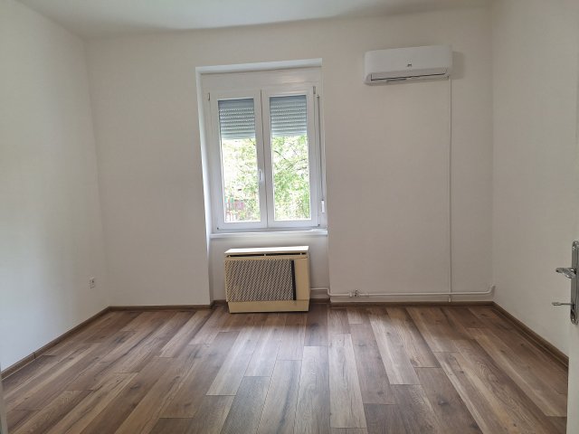 Eladó téglalakás, Szolnokon 34.9 M Ft, 2 szobás