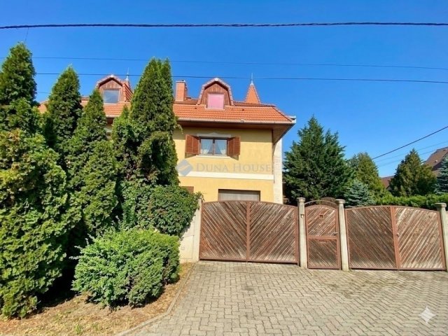 Eladó ikerház, Budapesten, XVI. kerületben 185 M Ft, 7 szobás