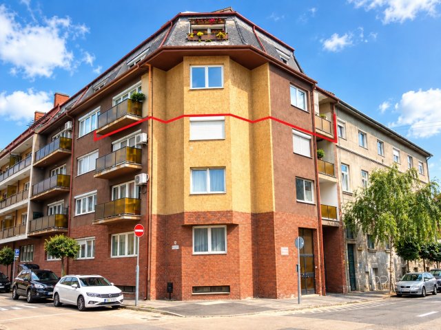 Eladó téglalakás, Győrött 72.8 M Ft, 4 szobás