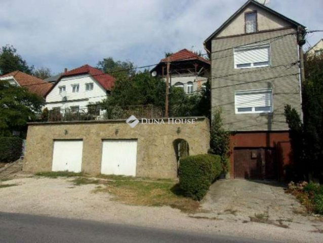 Eladó családi ház, Pilisborosjenőn 66.8 M Ft, 6 szobás