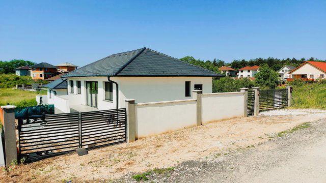 Eladó családi ház, Kerepesen 109.9 M Ft, 4 szobás