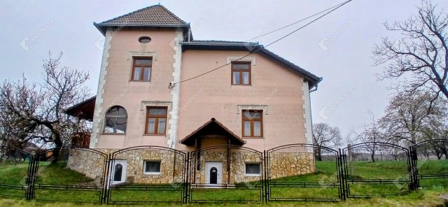 Eladó téglalakás, Galambokon 115 M Ft, 11 szobás