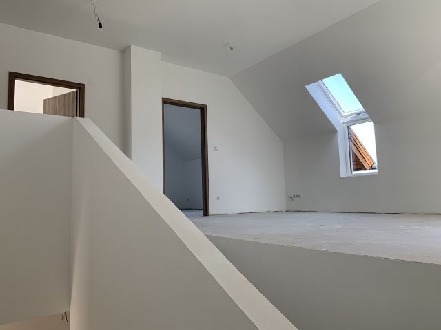 Eladó ikerház, Százhalombattán 135 M Ft, 5 szobás