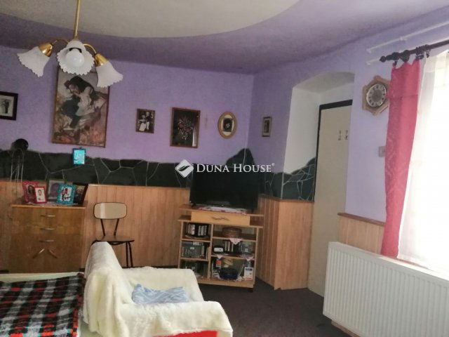 Eladó családi ház, Bakonyszombathelyen 26 M Ft, 2 szobás