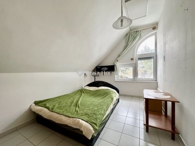 Eladó téglalakás, Pécsett 99 M Ft, 5 szobás