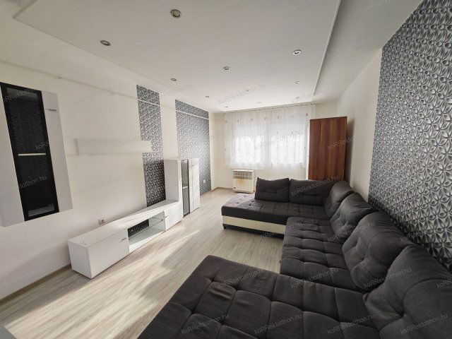 Eladó panellakás, Jászberényben 44.49 M Ft, 3 szobás