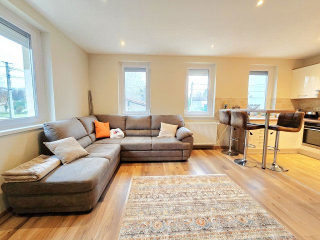 Eladó családi ház, Hosszúhetényen 99 M Ft, 5 szobás