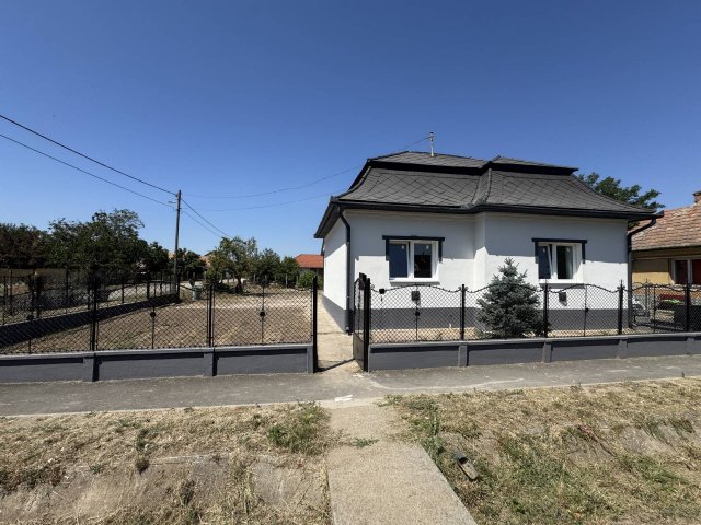 Eladó családi ház, Zsámbokon 62 M Ft, 3 szobás