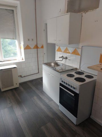 Kiadó téglalakás, albérlet, Komlón 90 E Ft / hó, 2 szobás