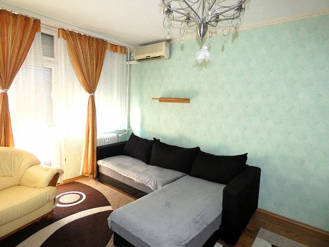Eladó panellakás, Szolnokon 27.9 M Ft, 2 szobás
