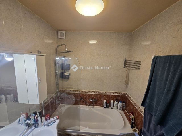 Eladó téglalakás, Szegeden 72.99 M Ft, 3 szobás