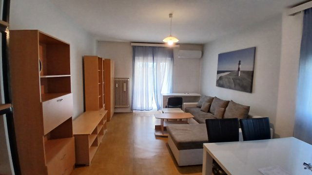 Kiadó panellakás, albérlet, Pécsett, Kodály Zoltán utcában