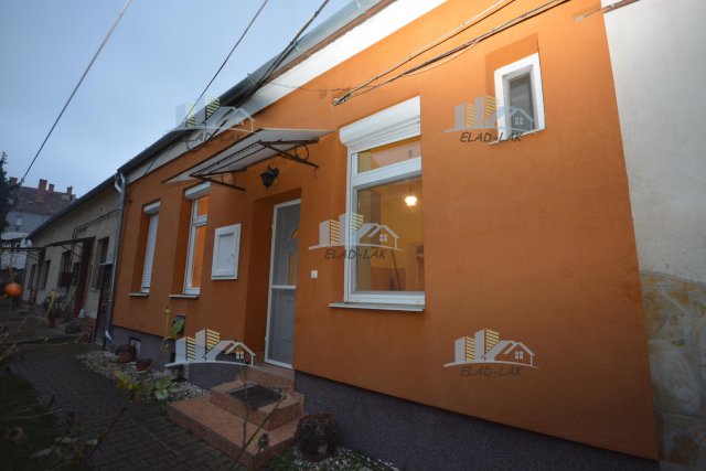 Eladó családi ház, Szombathelyen, Kisfaludy Sándor utcában
