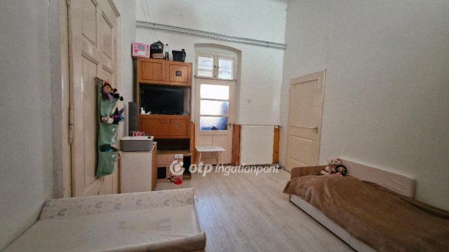 Eladó téglalakás, Nagykőrösön 50 M Ft, 3 szobás