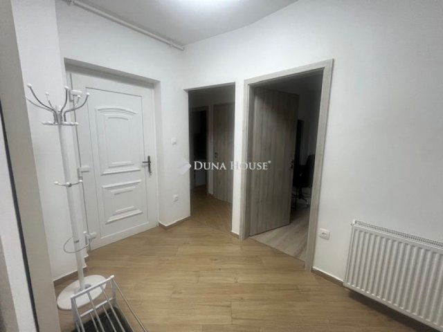 Eladó téglalakás, Pécsett 122 M Ft, 4 szobás