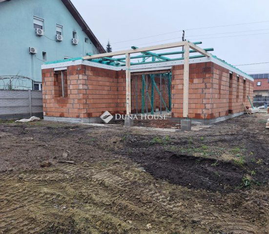 Eladó családi ház, Szigetszentmiklóson 145 M Ft, 5 szobás