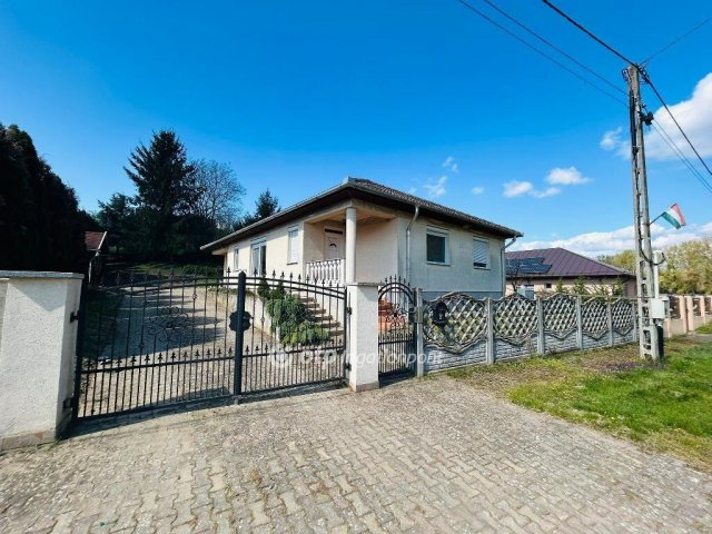 Eladó családi ház, Szabolcson 55 M Ft, 2 szobás