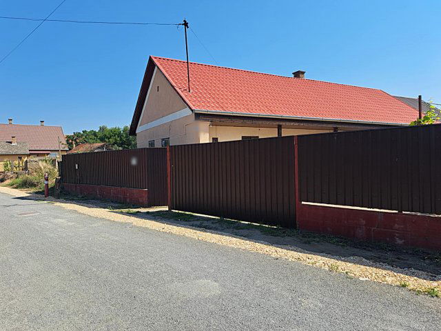 Eladó családi ház, Újfehértón 18 M Ft, 2 szobás
