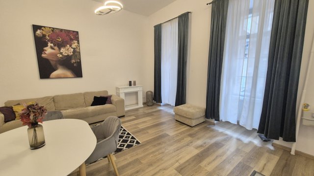 Eladó téglalakás, Budapesten, V. kerületben, Régi posta utcában