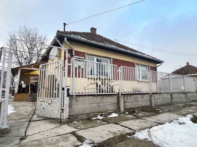 Eladó családi ház, Sarkadon 13.5 M Ft, 2 szobás