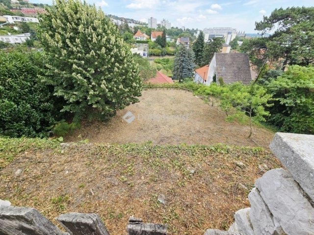 Eladó családi ház, Pécsett 145 M Ft, 6 szobás