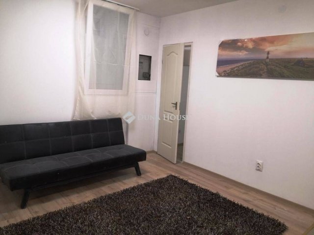 Eladó téglalakás, Budapesten, III. kerületben 26 M Ft, 1 szobás
