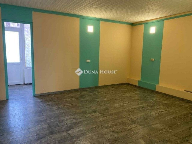 Eladó üzlethelyiség, Szigetszentmiklóson 34.9 M Ft