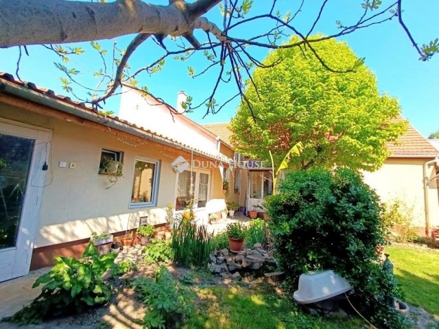 Eladó családi ház, Mohácson 79.9 M Ft, 3+1 szobás