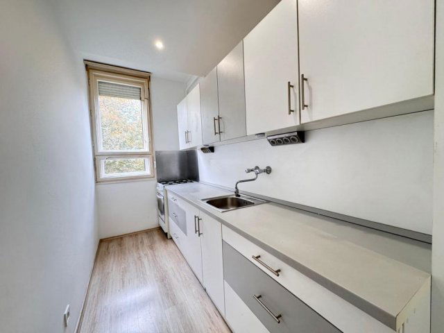 Eladó panellakás, Zalaegerszegen 32.5 M Ft, 2 szobás