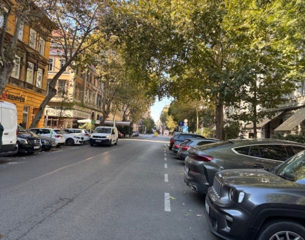 Eladó téglalakás, Budapesten, VI. kerületben, Nagymező utcában