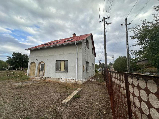 Eladó családi ház, Cegléden 27 M Ft, 2+1 szobás