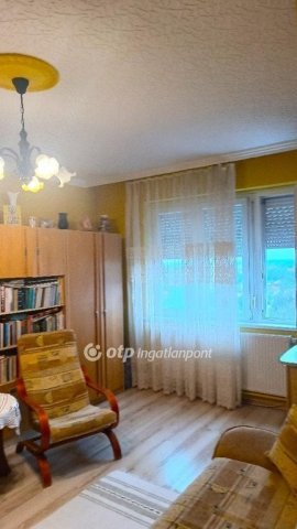 Eladó panellakás, Cegléden 36.5 M Ft, 1+1 szobás