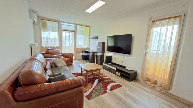 Kiadó panellakás, albérlet, Pécsett, Ajtósi Dürer utcában