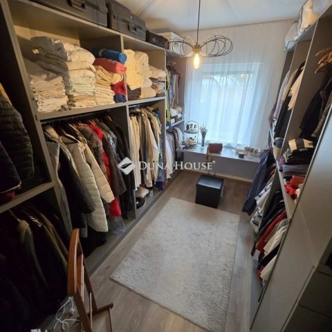 Eladó téglalakás, Lajosmizsén 75 M Ft, 4 szobás