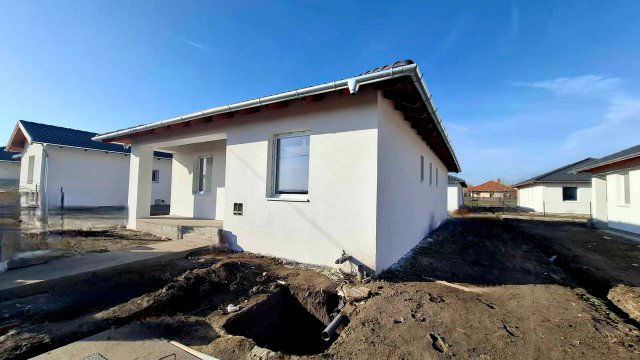 Eladó családi ház, Kiskunlacházán 67.5 M Ft, 4 szobás