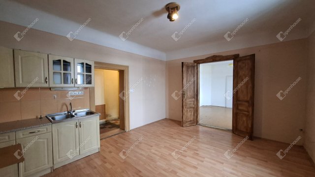 Eladó családi ház, Debrecenben 65 M Ft, 2 szobás