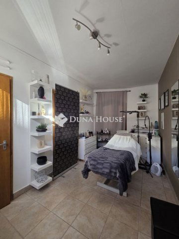 Eladó családi ház, Szolnokon 95 M Ft, 3+1 szobás