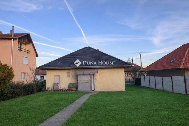 Eladó családi ház, Úrin 54.9 M Ft, 3 szobás