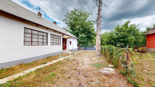 Eladó családi ház, Márokpapin 10 M Ft, 2 szobás