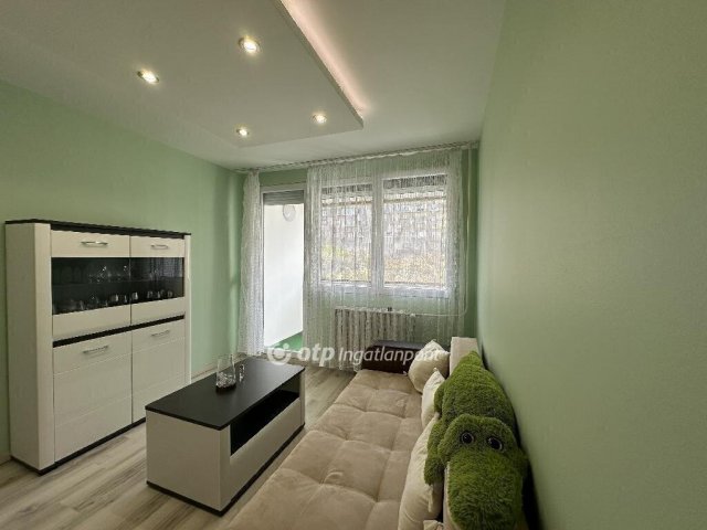 Eladó panellakás, Budapesten, III. kerületben 68.9 M Ft, 2 szobás