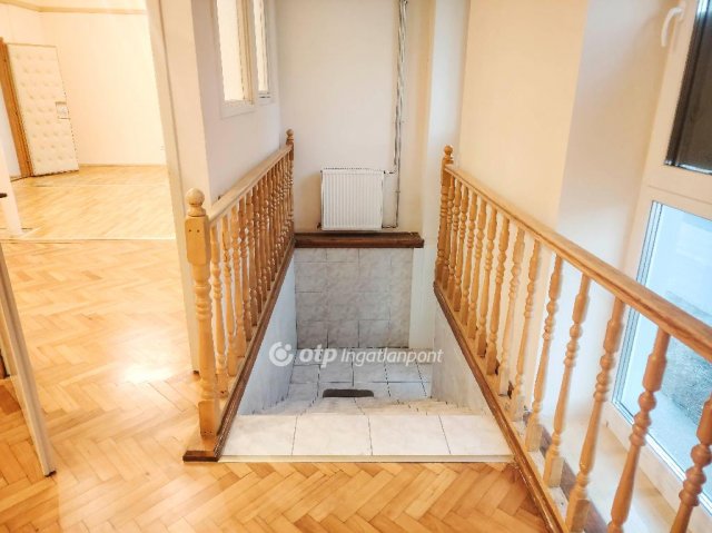 Eladó családi ház, Székesfehérvárott 135 M Ft, 4 szobás