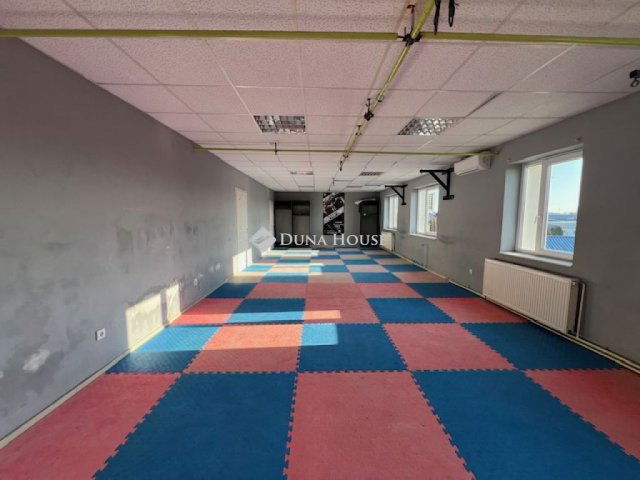 Eladó üzlethelyiség, Nyíregyházán 320 M Ft