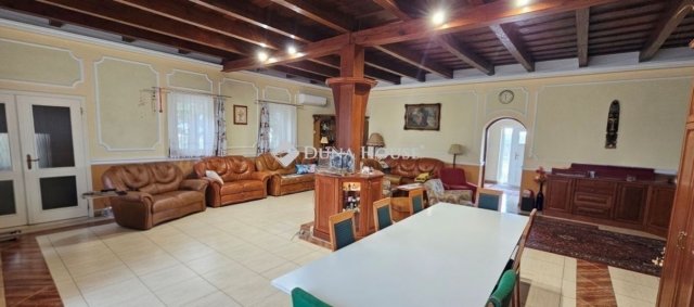 Eladó családi ház, Tápiószecsőn 159.99 M Ft, 6 szobás