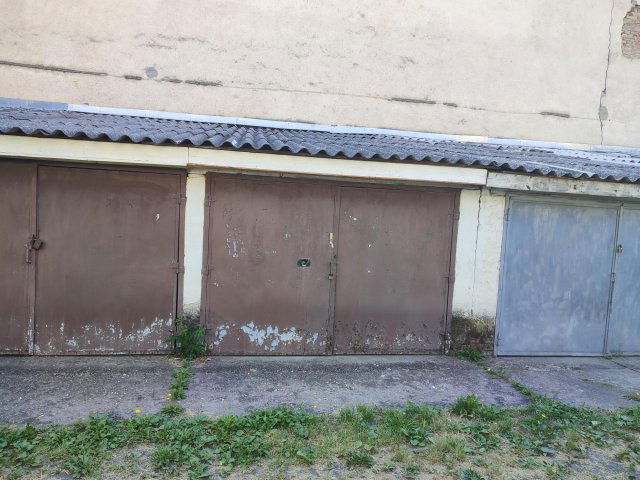 Kiadó garázs, Szegeden, Kálvária sugárúton 25 E Ft / hó