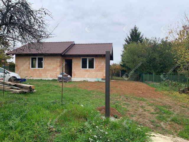 Eladó családi ház, Szombathelyen 28 M Ft, 2 szobás