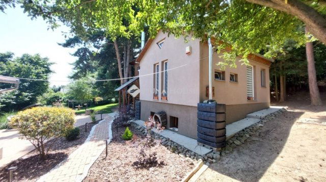 Eladó családi ház, Szentendrén 99.9 M Ft, 1 szobás