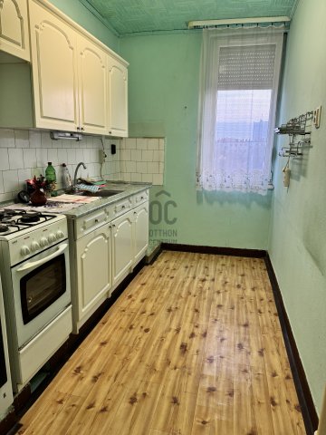 Eladó téglalakás, Szolnokon 31.9 M Ft, 2 szobás